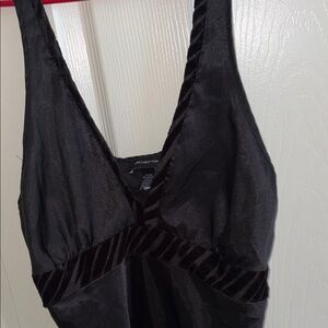 Jones New York Black Velvet Trim Chemise